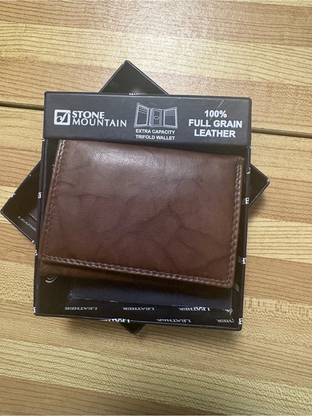NEW IN BOX Stone Mountain Extra Capacity 100% Full Grain Leather Trifold Wallet